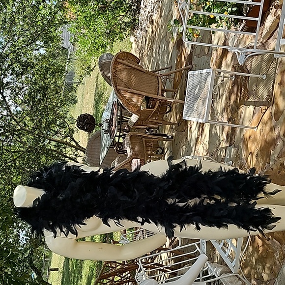 Vintage 80's soft fluffy 80" long x 4" wide real feather caribou Boa scarf - Picture 1 of 7